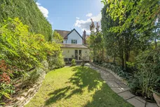 Woodham Lane, Addlestone, KT15 photo 2