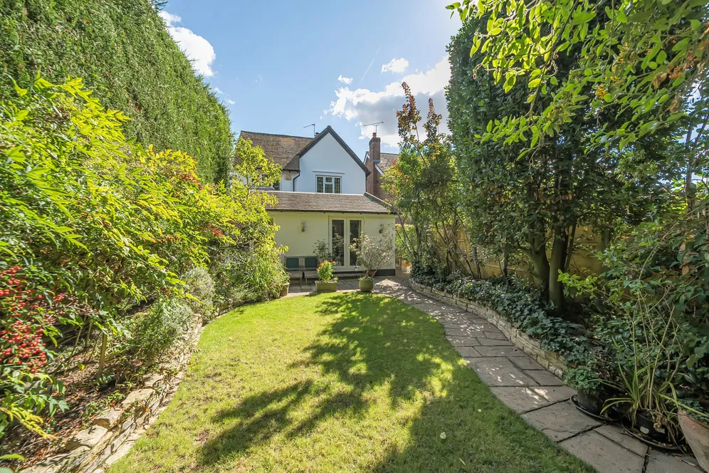 Woodham Lane, Addlestone, KT15 photo 2