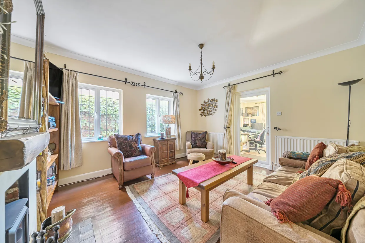 Woodham Lane, Addlestone, KT15 photo 3