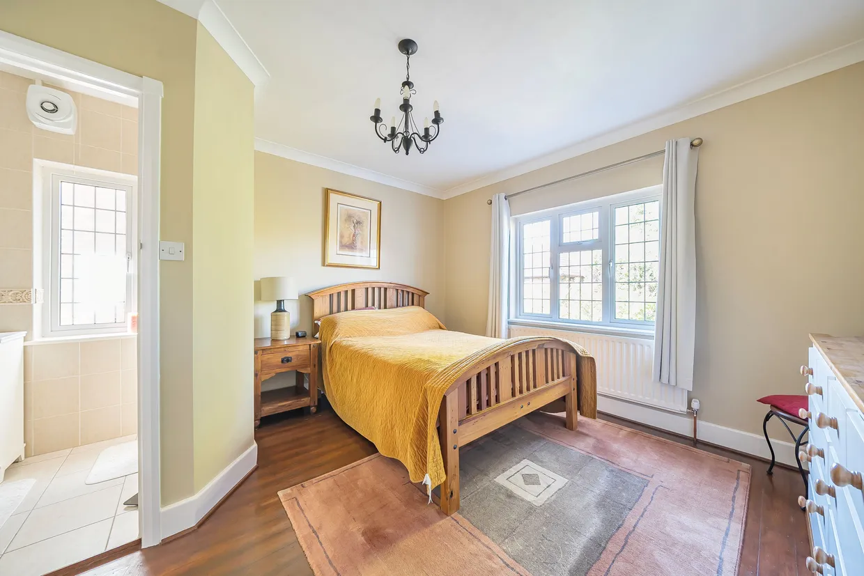 Woodham Lane, Addlestone, KT15 photo 9