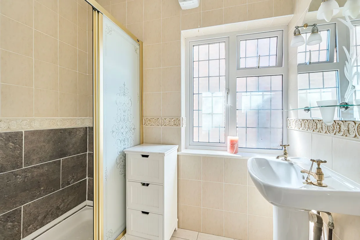 Woodham Lane, Addlestone, KT15 photo 13