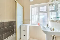 Woodham Lane, Addlestone, KT15 photo 13