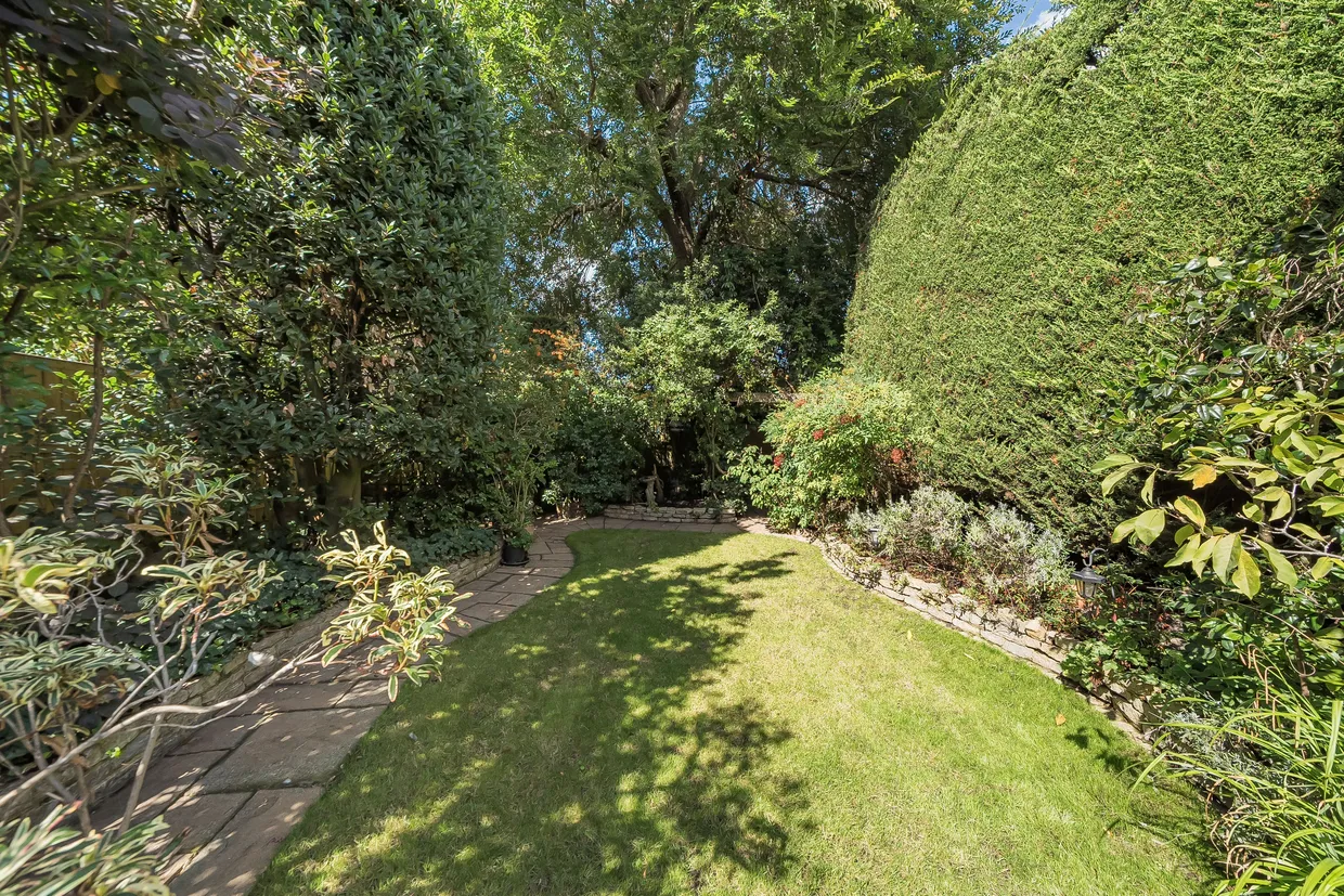 Woodham Lane, Addlestone, KT15 photo 16