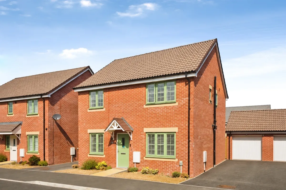 Saturn Close, Warminster