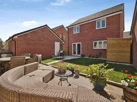Saturn Close, Warminster thumb 3