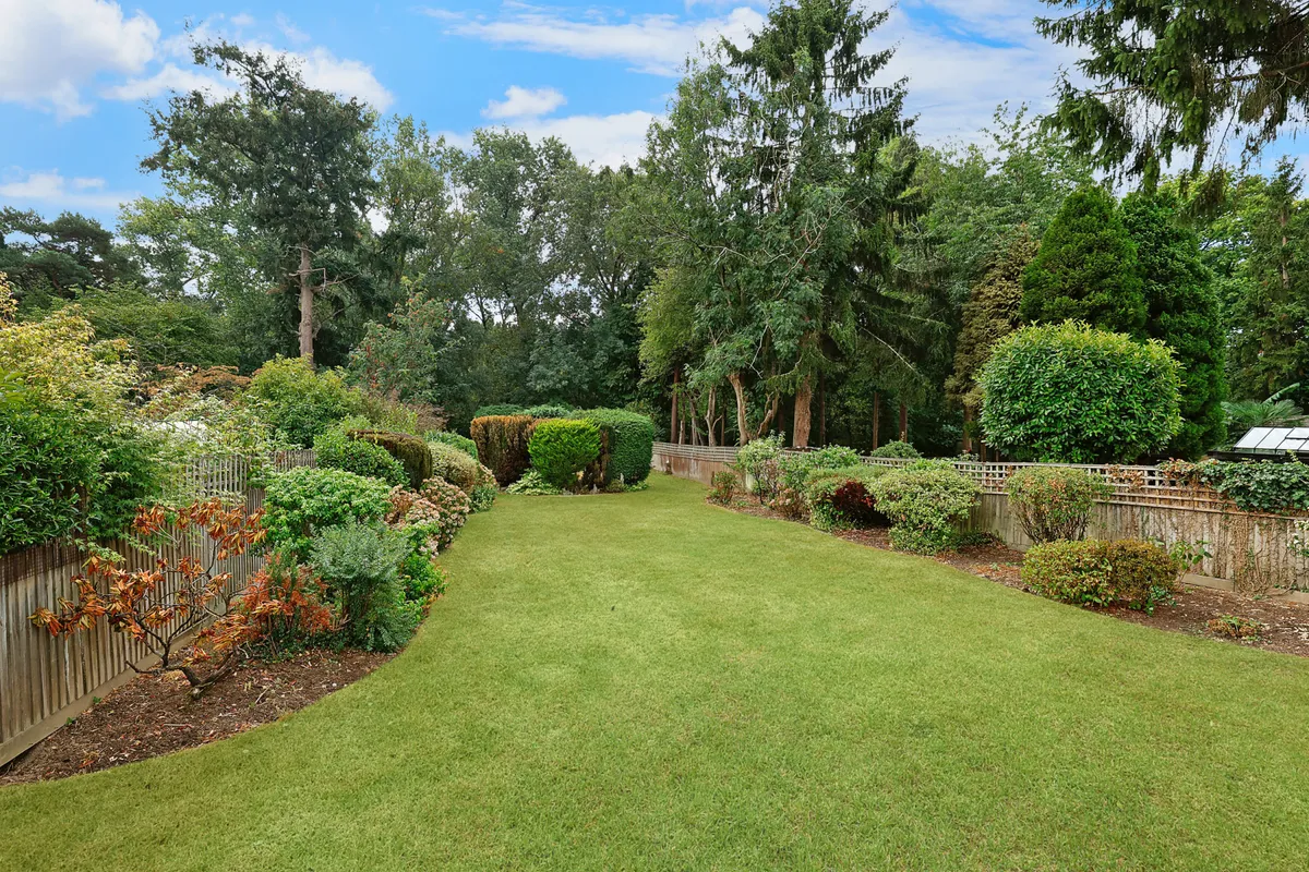Woodroyd Gardens, Horley, Surrey, RH6