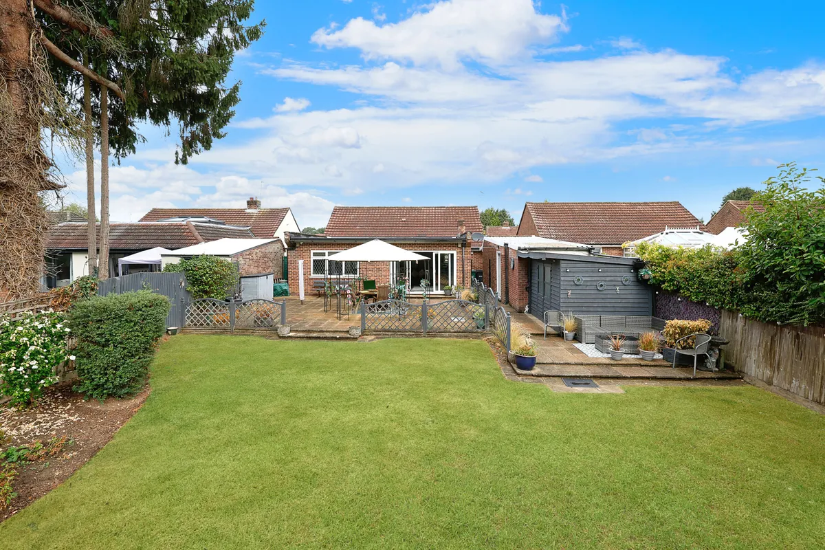 Woodroyd Gardens, Horley, Surrey, RH6