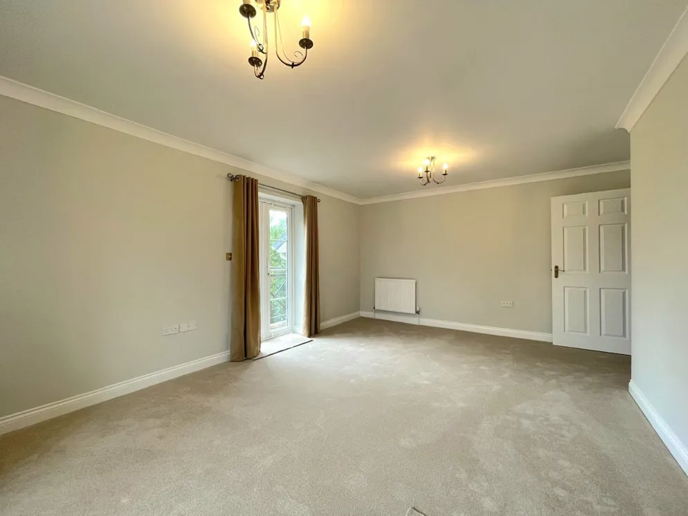 Property carousel item 4