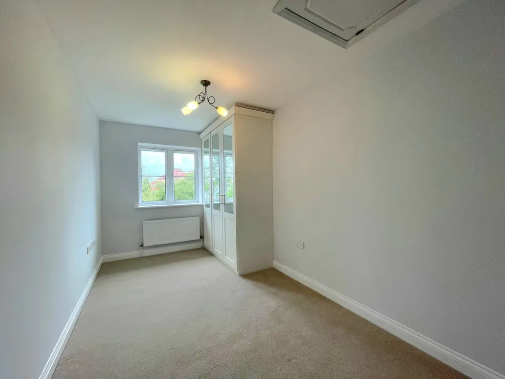 Property carousel item 11