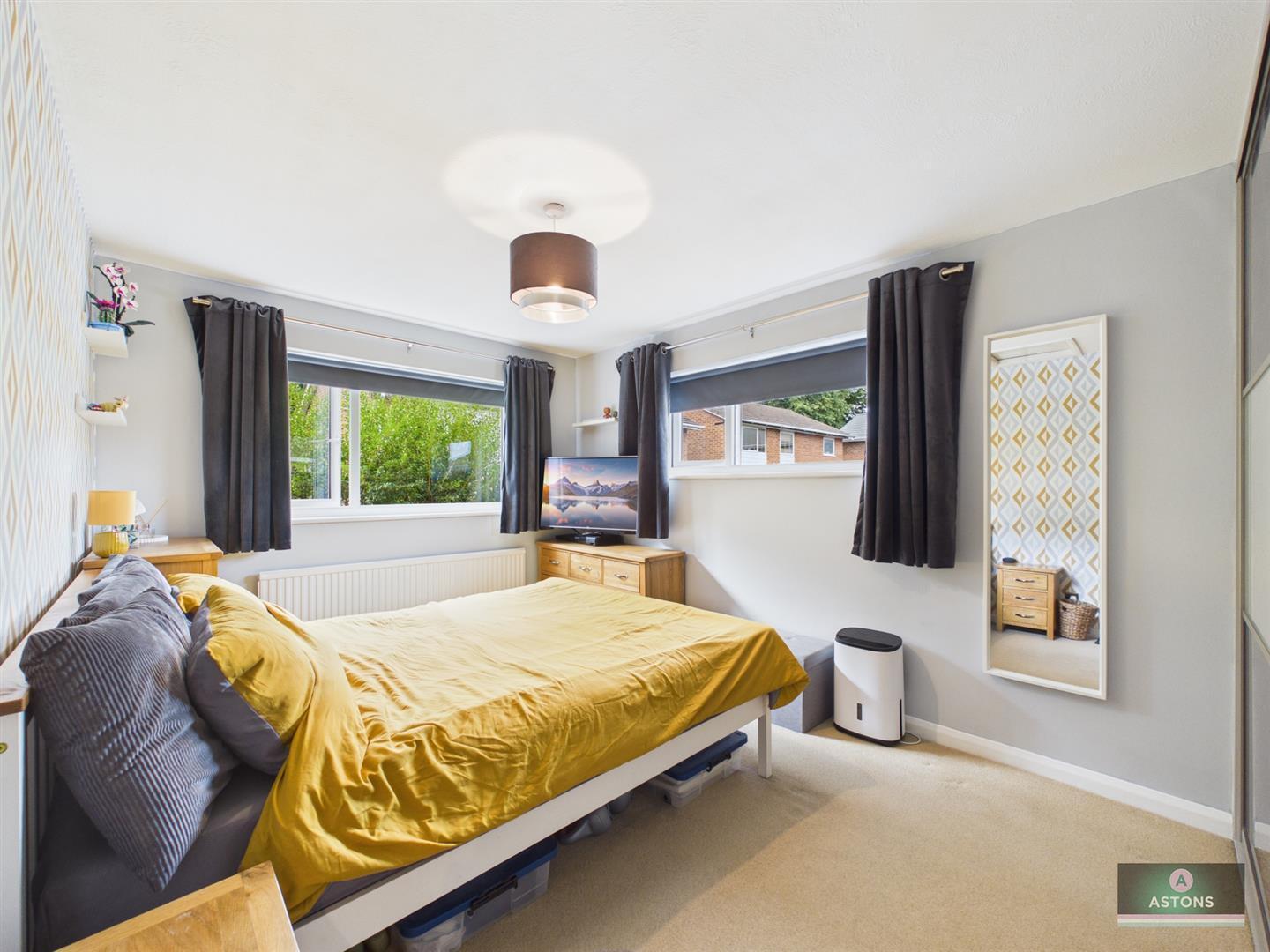 Kelso Close, Worth Image 11