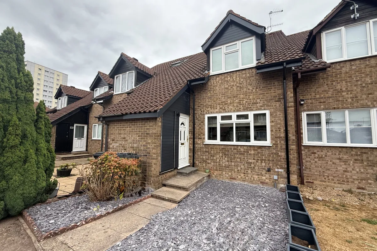 Mahon Close, ENFIELD