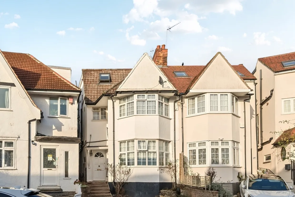 Clifton Gardens London NW11 photo 1