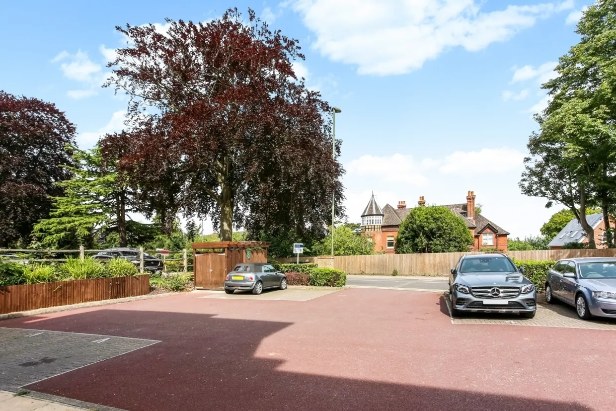 Epsom Road Guildford GU1 photo 7