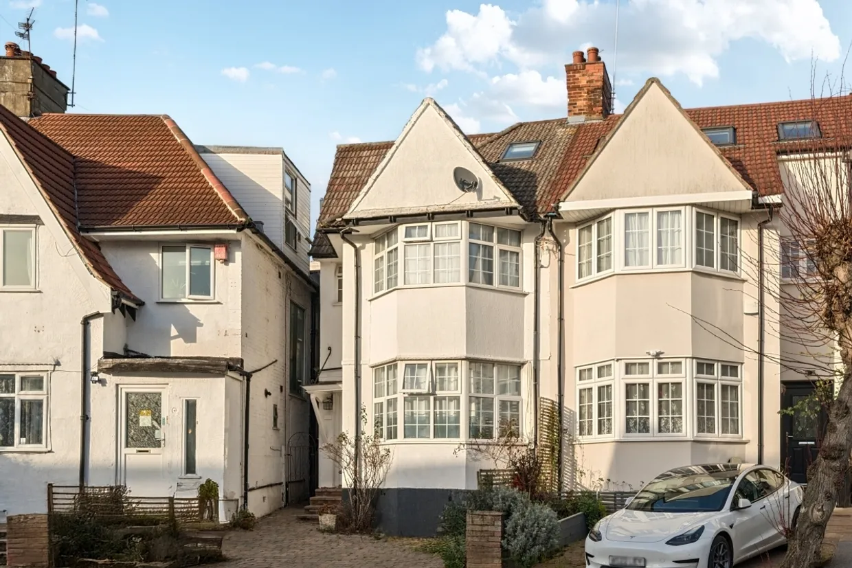 Clifton Gardens London NW11 photo 8