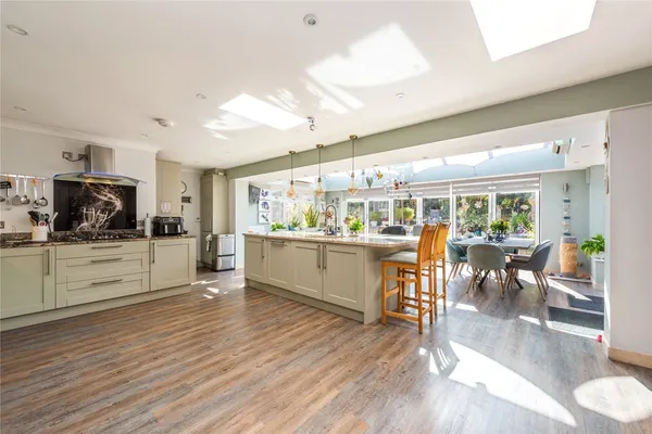 Usherwood Close, Tadworth, KT20 photo 2