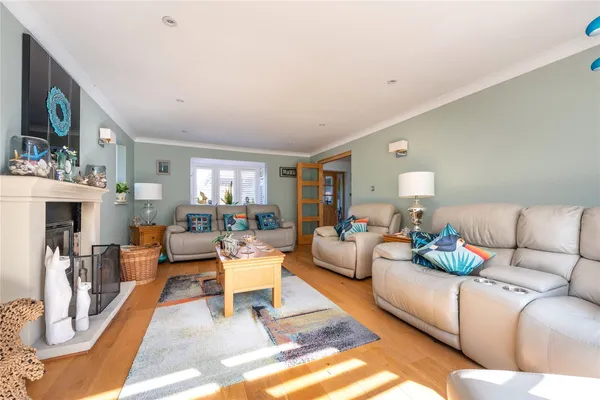 Usherwood Close, Tadworth, KT20 photo 6