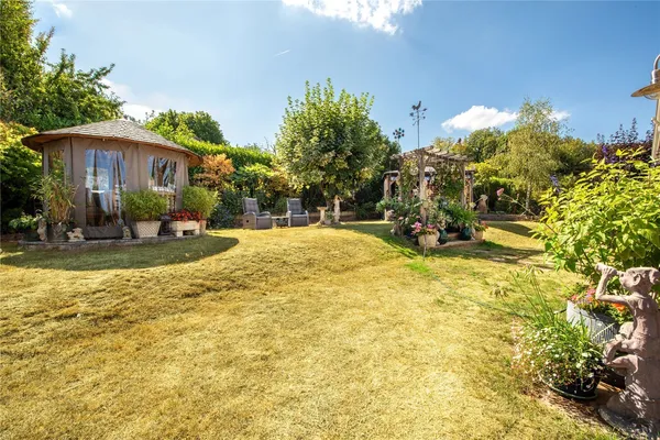 Usherwood Close, Tadworth, KT20 photo 12