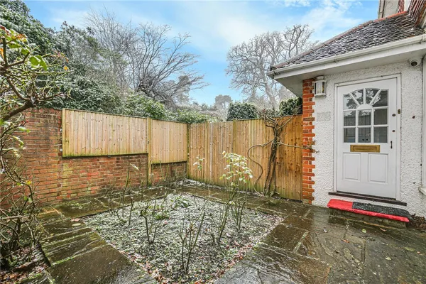High Street, Limpsfield, RH8 photo 8