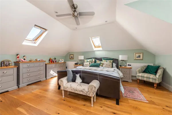 Usherwood Close, Tadworth, KT20 photo 13