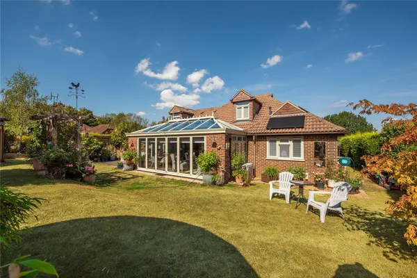 Usherwood Close, Tadworth, KT20 photo 15