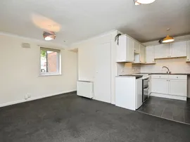 Matthews Close, Romford thumb 3