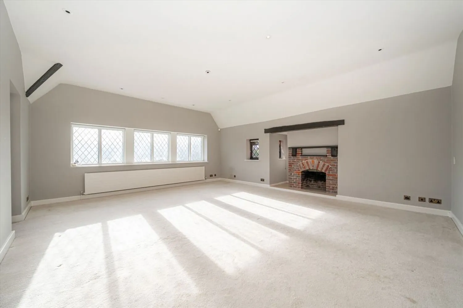 Blackhills, Esher, KT10 photo 6