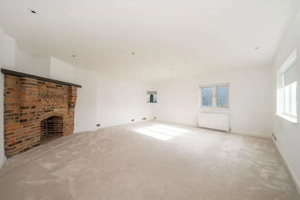 Blackhills, Esher, KT10 photo 8