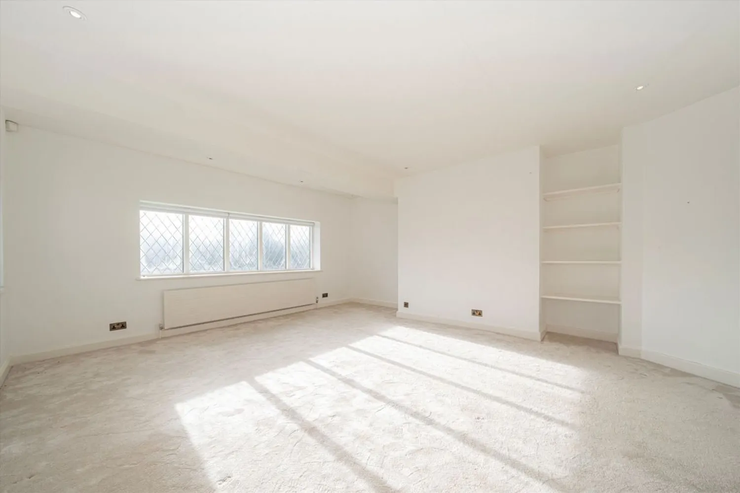 Blackhills, Esher, KT10 photo 10