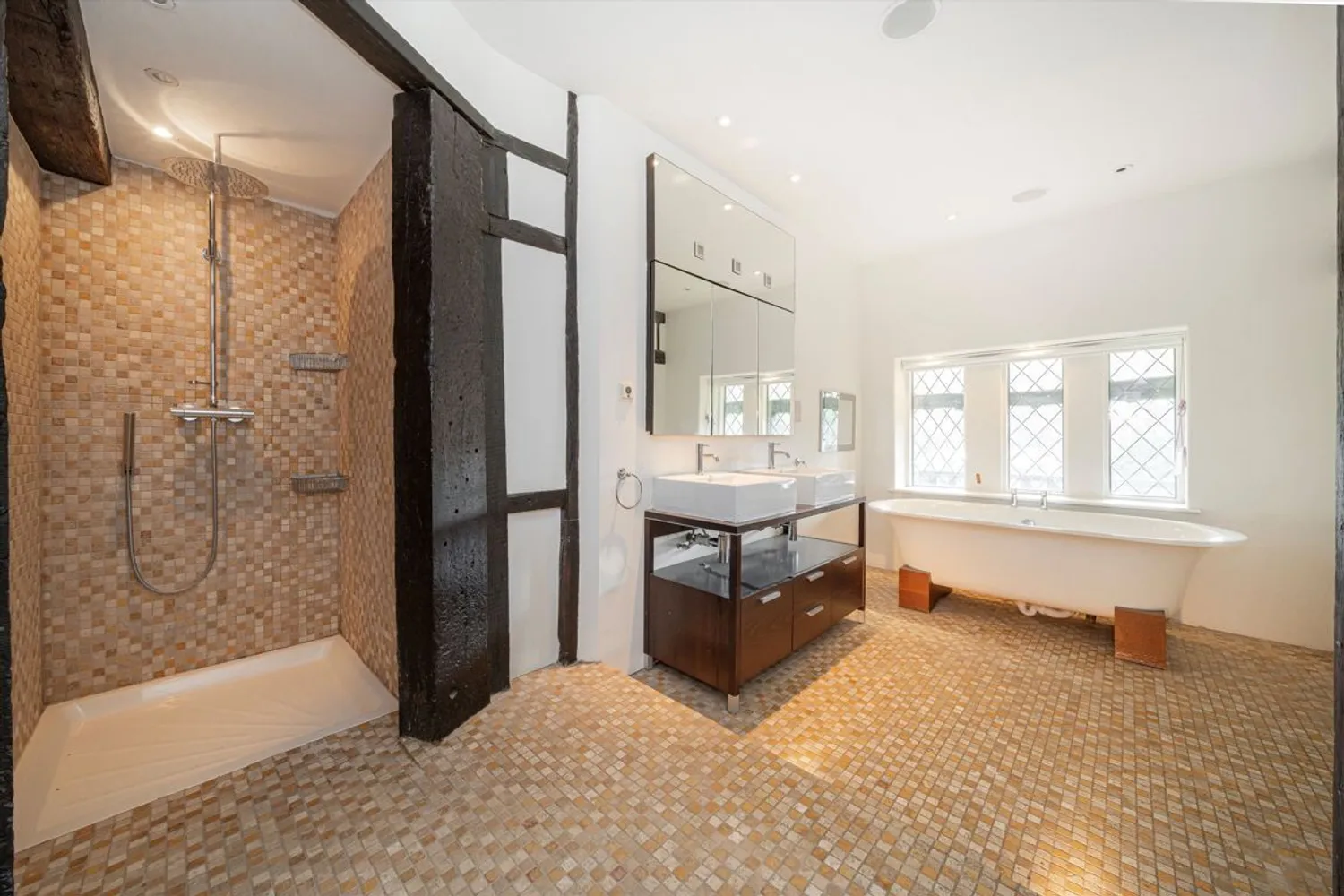 Blackhills, Esher, KT10 photo 12