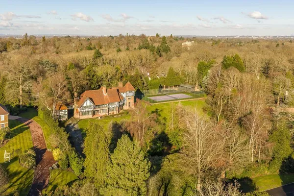 Blackhills, Esher, KT10 photo 17