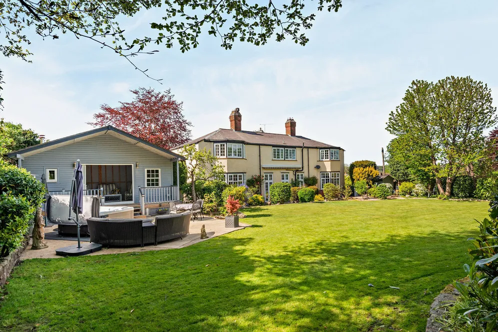 London Road, Bagshot, GU19 photo 10