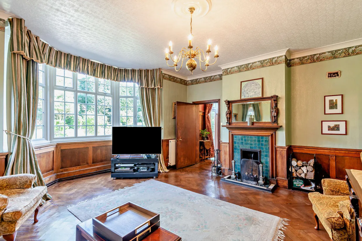 London Road, Bagshot, GU19 photo 9