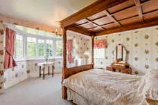 London Road, Bagshot, GU19 photo 17