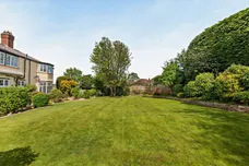 London Road, Bagshot, GU19 photo 20