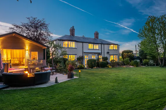 London Road, Bagshot, GU19