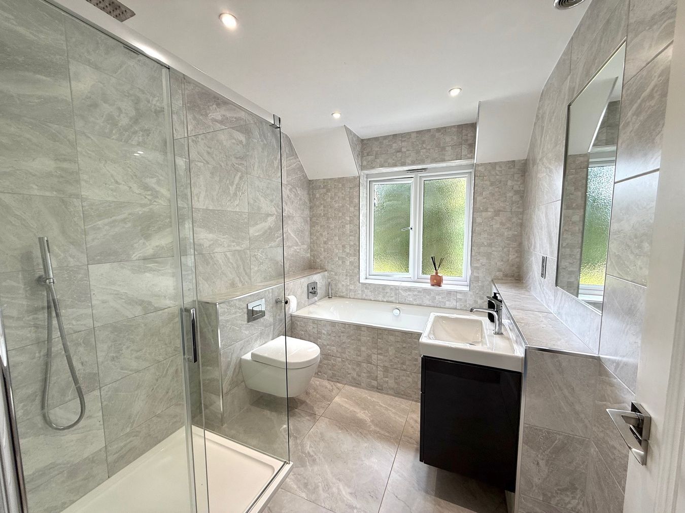 Hawthorn Lane, Warfield, Bracknell, RG42 Image 16