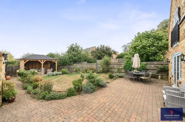 Hardwick Village, Hardwick, NN9 photo 3