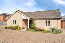 Magpie Close, Holt