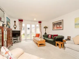 Magpie Close, Holt thumb 3