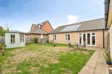 Magpie Close, Holt