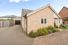 Magpie Close, Holt