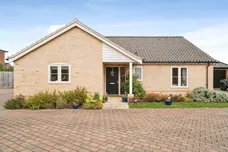 Magpie Close, Holt
