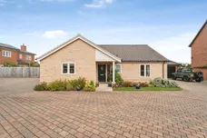 Magpie Close, Holt