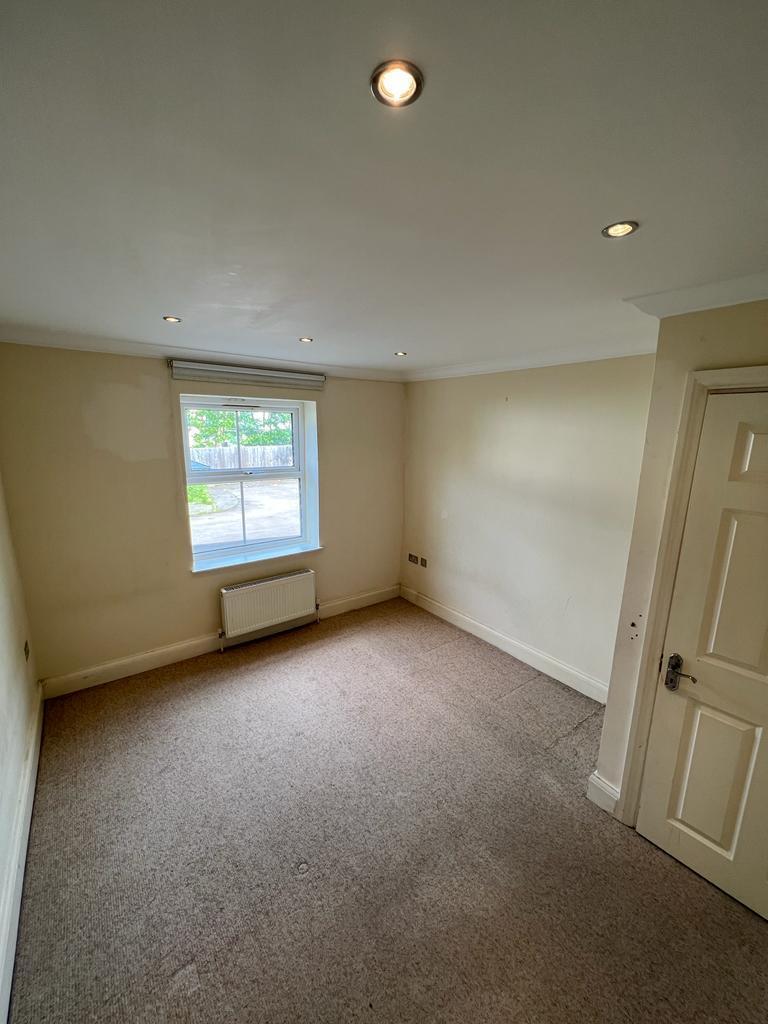 Alfred Court NW4 Image 2