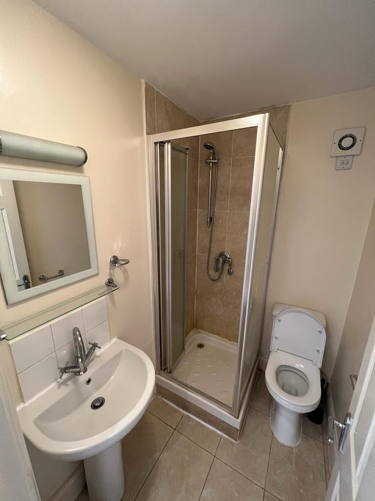 Alfred Court NW4 Image 4