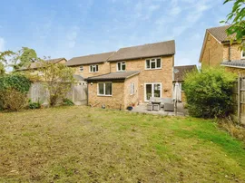 Petworth Close, Stevenage thumb 2