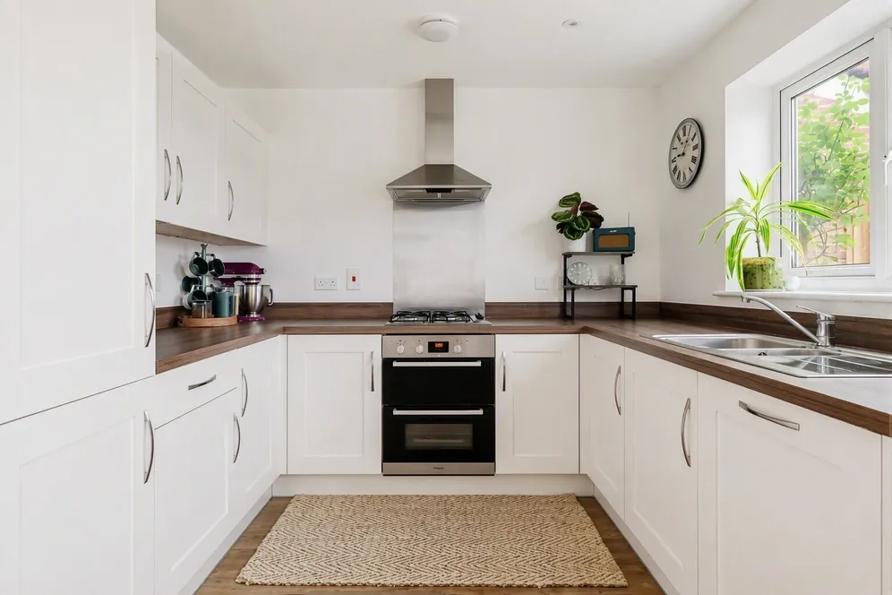 Bracher Close, Alton, GU34 photo 3