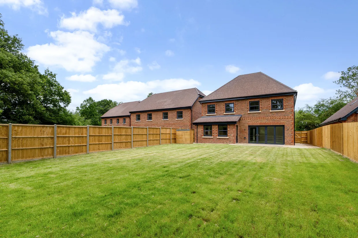 Oakland Grove, Ridgley Road, Godalming, GU8 photo 14