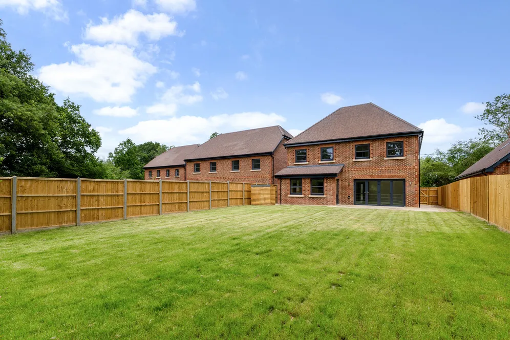 Oakland Grove, Ridgley Road, Godalming, GU8 photo 14