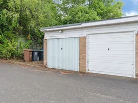 Paddocks Drive, Newmarket thumb 3